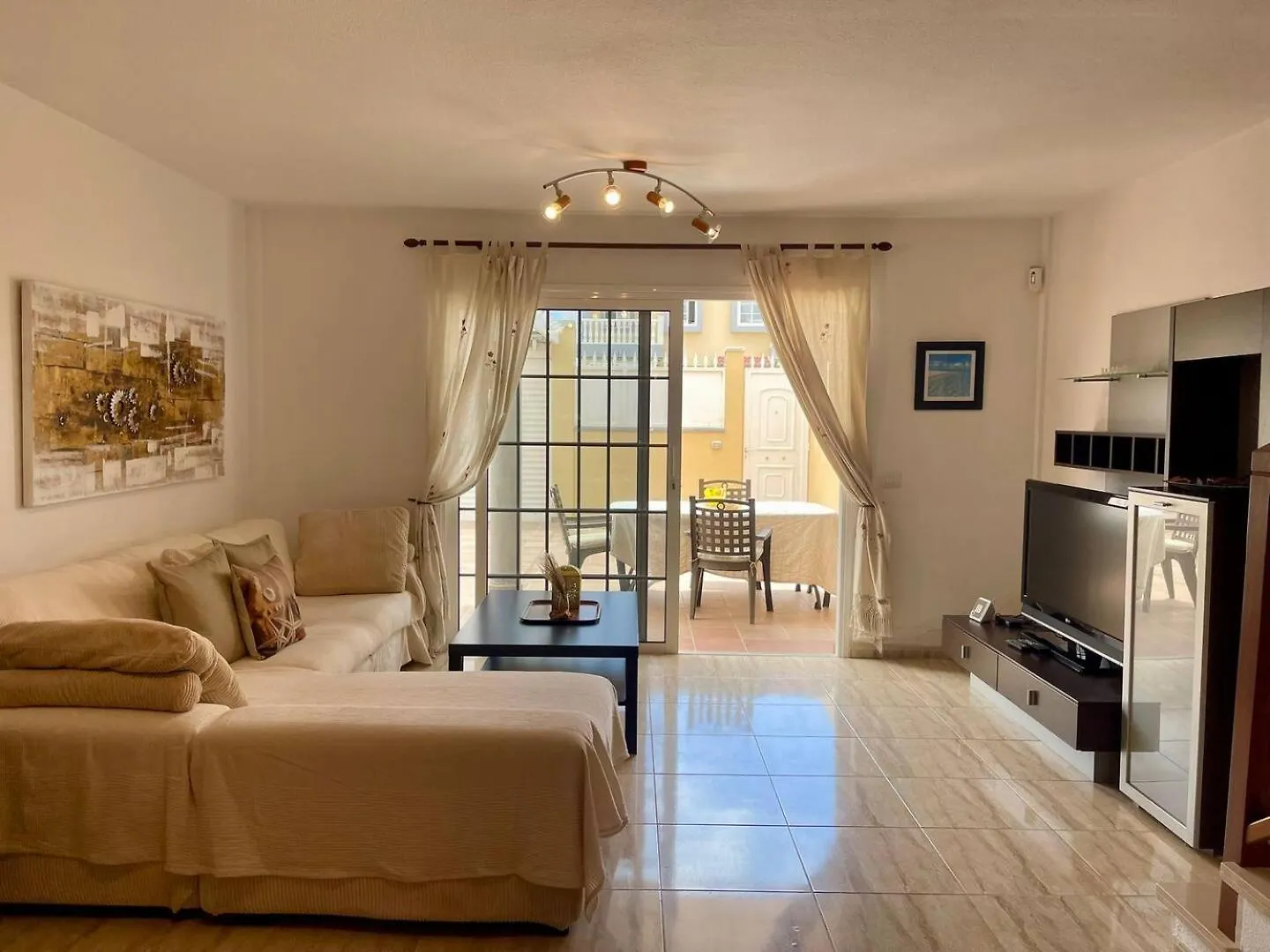 Oceanfront Oasis By The Sands In El Medano Nyaraló